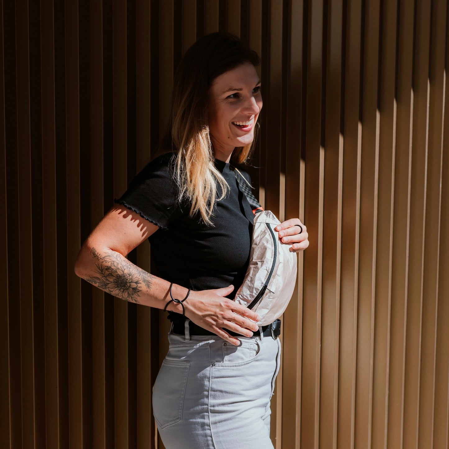 LUNA ledvinka větší zlatá s černým popruhem