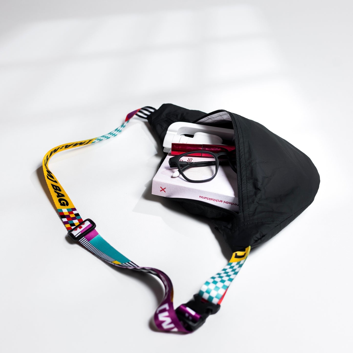 LUNA ledvinka maxi černá : barevný popruh